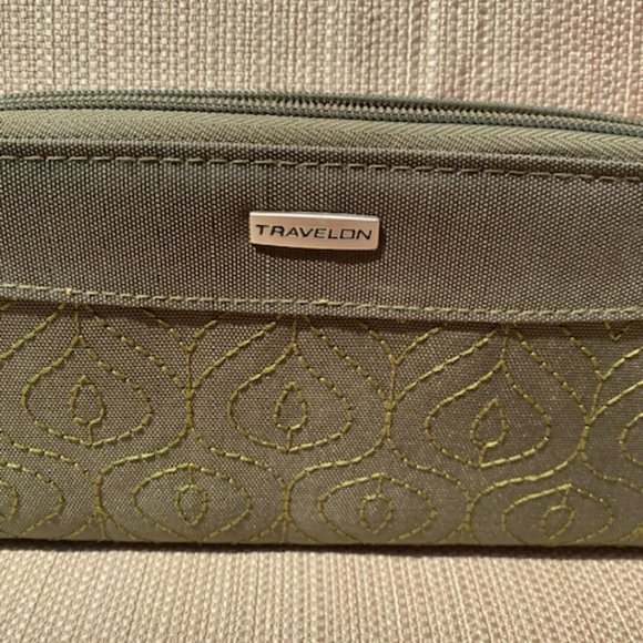 Travelon dark green wristlet   pretty floral inner - Picture 3 of 9